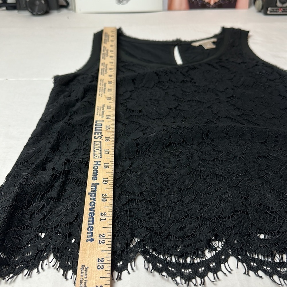 Banana Republic Black lace scalloped tank top - Picture 7 of 11